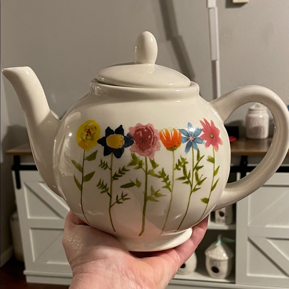 Floral Ceramic Teapot Rae Dunn ❤️